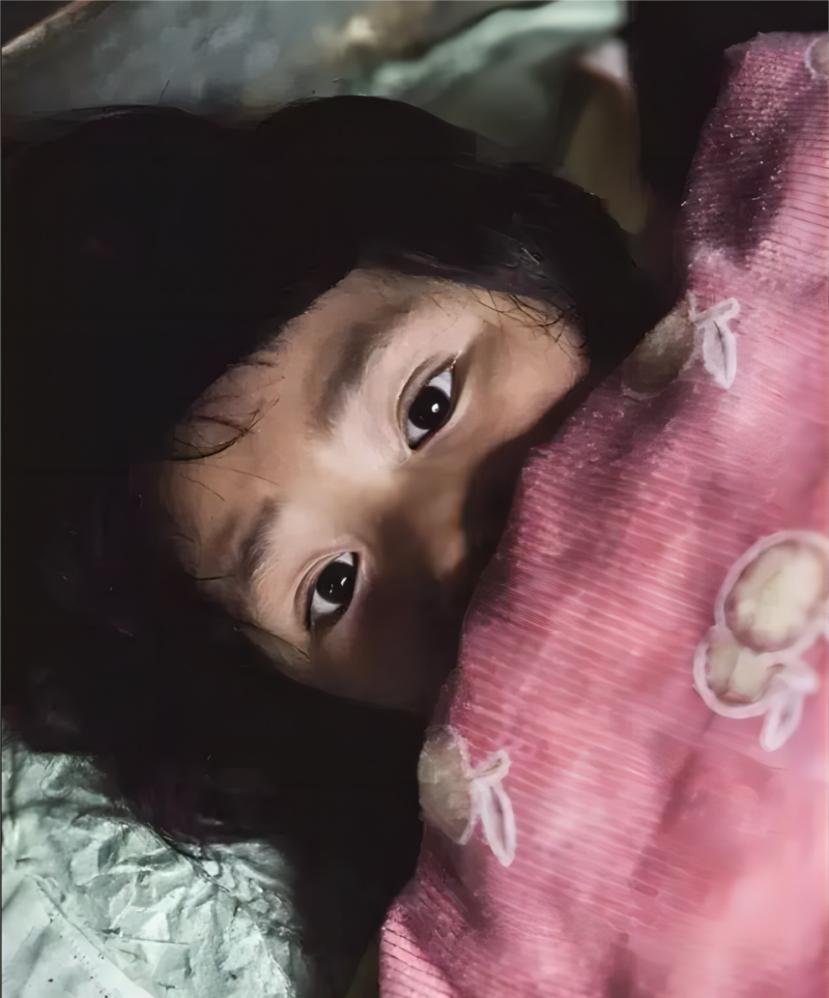“大叔，我想吃白色的糖。”2016年，湖南一10岁留守女童考了第一很是高兴，回家