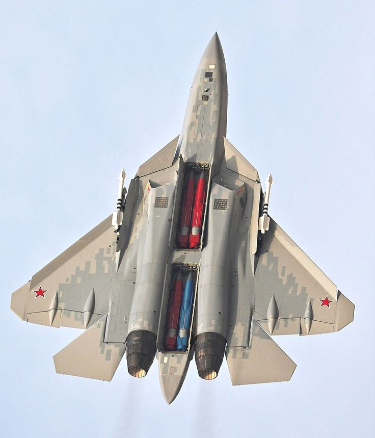 🔻苏57独特的串列主弹舱布置示意图，可以携带尺寸比较大的空地导弹乃至远程空空弹