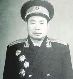 1939年，八路军缴获一门“木头炮”，战士们都很嫌弃：“小鬼子穷疯了，拿木头糊弄