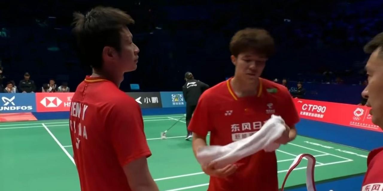 刚刚，结束了一场2026中国羽毛球大师赛男双决赛，男双世界排名第70位的囯羽组合