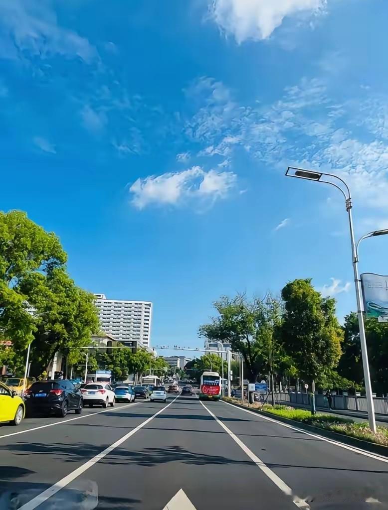 今天就是8月4号了。我奉劝各位一句：从中午到下午四点之前，能不出门，就别出门。