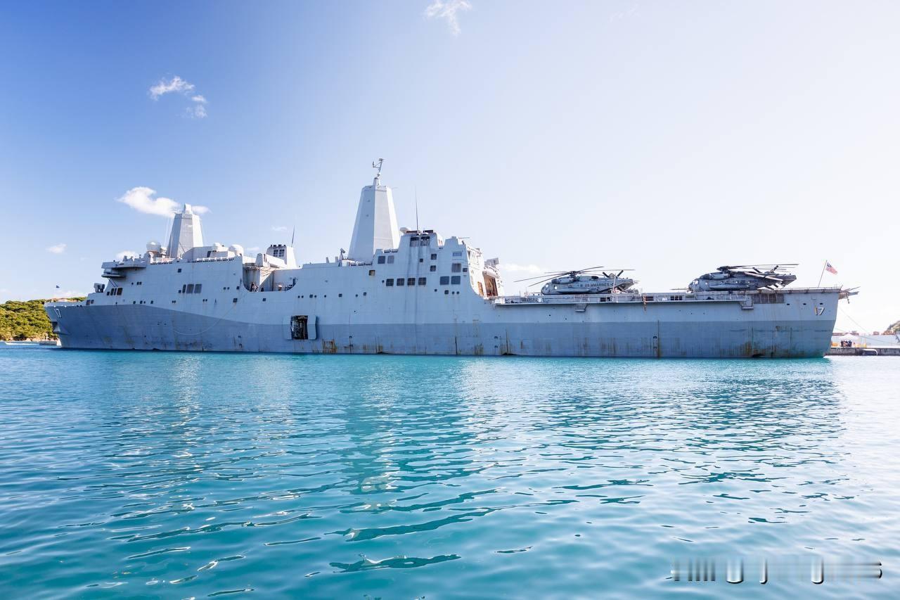 🇺🇸2025年11月21日，美国海军两栖攻击舰“圣安东尼奥”号（LPD17