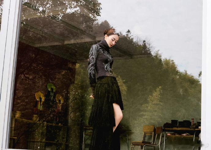 金晨说再也不自己乱化妆了家人们，最近金晨一句“再也不自己乱化妆了”可是在网上