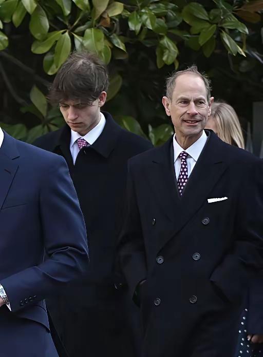 菲利普亲王这基因，是真强？第三代的王子，都没有躲过！菲利普亲王颜值是高，气质有