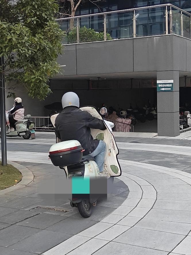 为什么有车也戒不掉电动车！因为它才是更适合牛马们的上班搭子！1.价格便宜，一