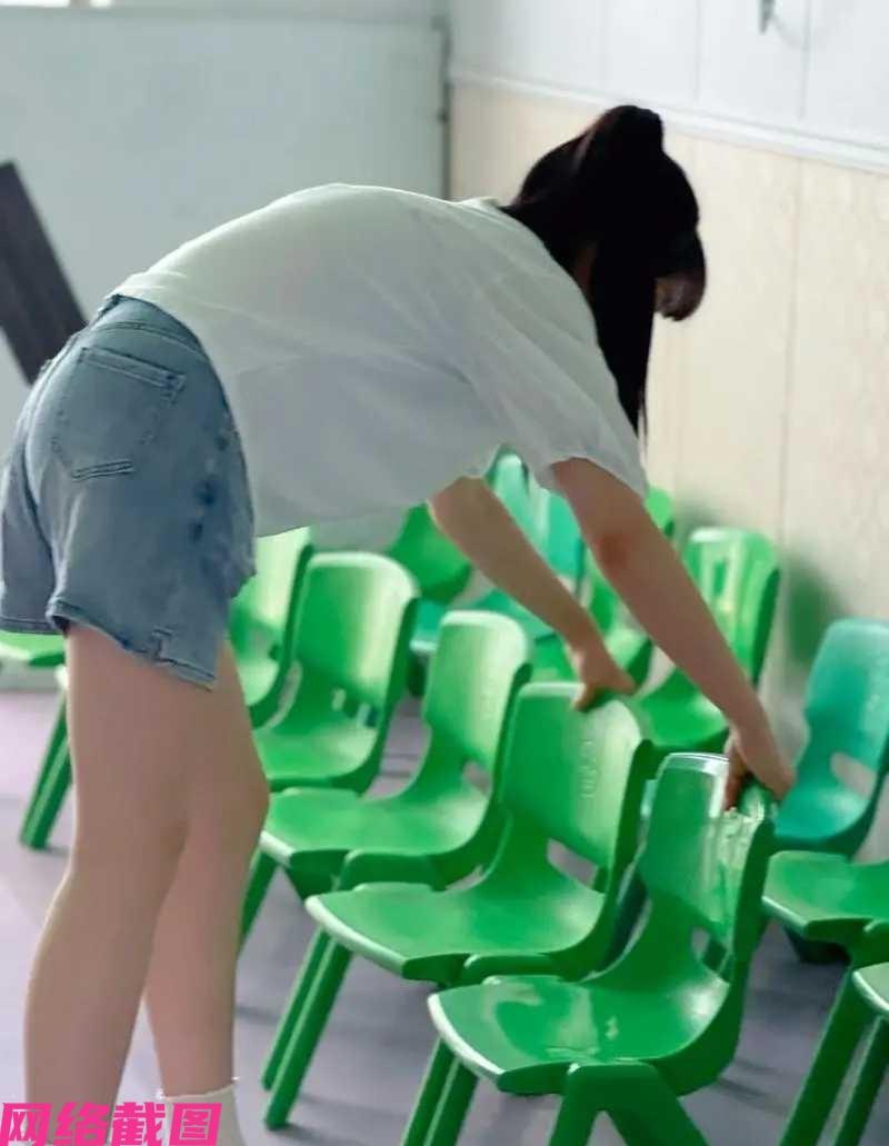 某女生因工作需要而去医院做了一次体检，后看到办理下来的健康证上竟然被医院注明性生