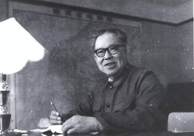 王震与杨勇建议他平调让其内心不安，思虑一夜后第二天便上交报告要求离任！1979