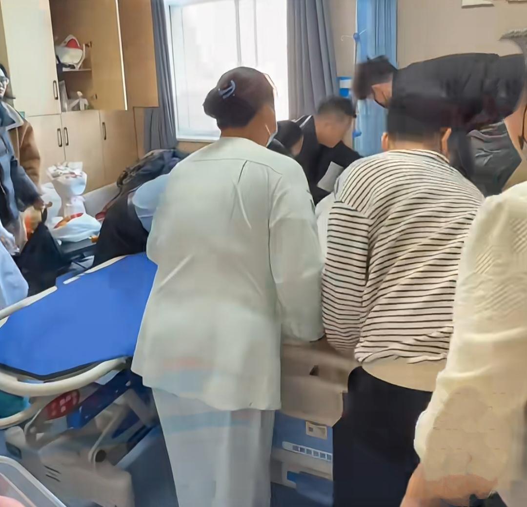 父母哭着跪地求也没用，3个姐姐最终还是没同意给弟弟捐肾，就这么眼睁睁的看着他走了