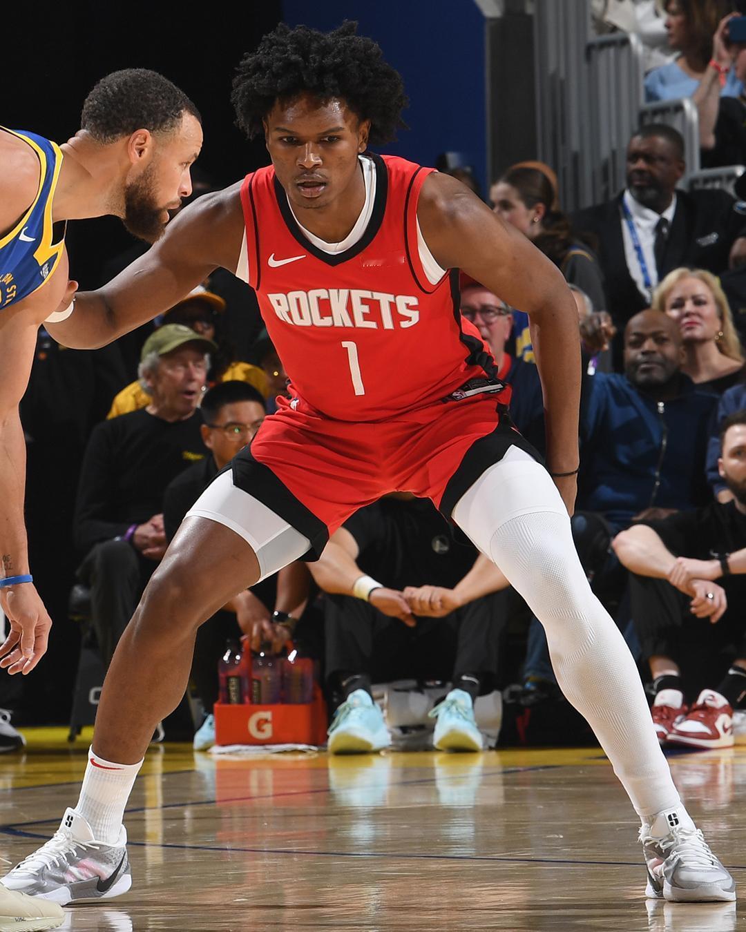 NBA火箭球员阿门汤普森直言讨厌勇士，原因是因为勒布朗詹姆斯。9月7日阿门汤普森