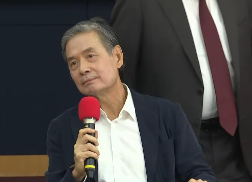 “你是哪个单位的？”金溥聪开口就是“乡民”，这优越感太重了。明明是被提问者，