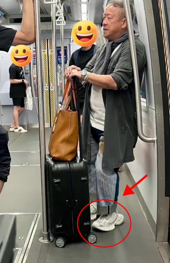 刚查了下，曾志伟脚上穿的这双鞋子，吓了我一大跳竟然是巴黎世家的一双要9200