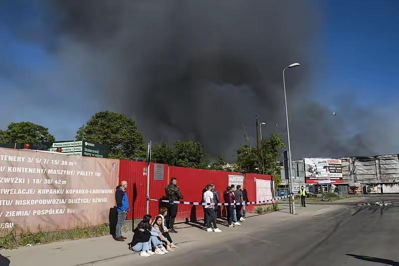 劳务派遣这层皮，终于裹不住火了。各地工厂火灾频发，调查结论翻来覆去就四个字：操作