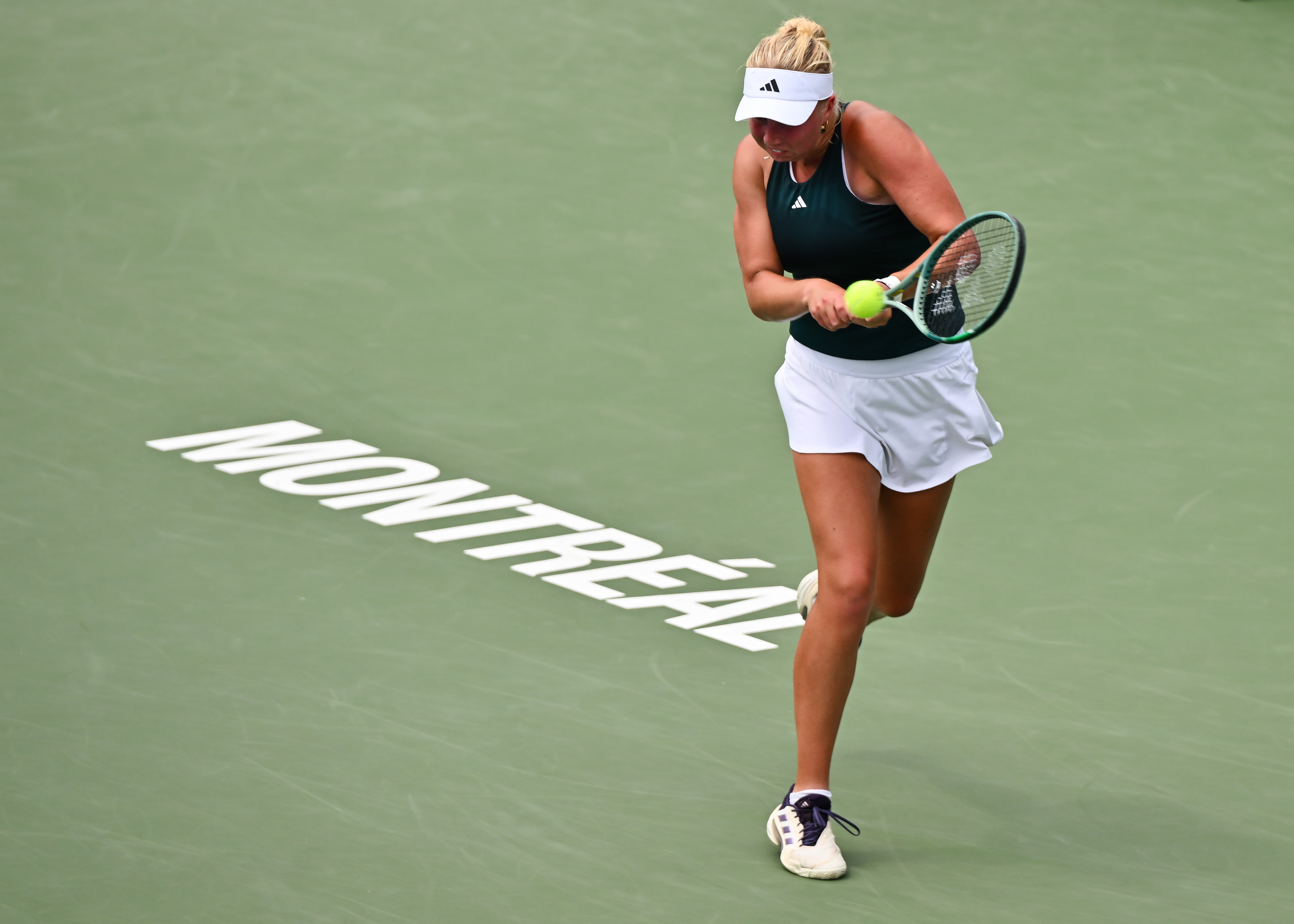 WTA1000蒙特利尔站第三轮，16号种子陶森以6-36-0横扫斯塔罗杜布采娃