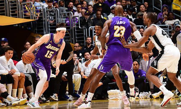 打法调整收效未及预期，湖人119-132不敌马刺无缘杯赛四强，全队防守端状态低迷