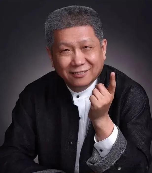 马未都这次真是戳到某些人的肺管子了。南博那幅《江南春》画卷的烂账，圈里人个个躲着