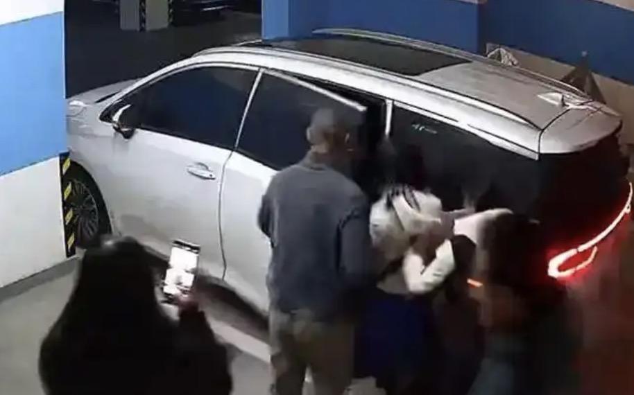 21岁女大学生谈恋爱，被父母骗去戒网瘾学校，涉事学校已经被叫停！说起这件事就感