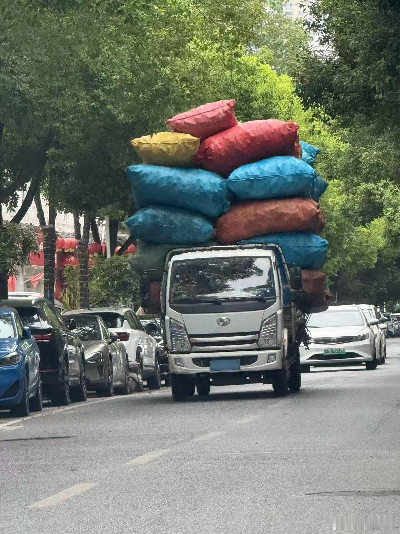 这样摞这么高真的可以吗看起来好危险[笑着哭]​​​