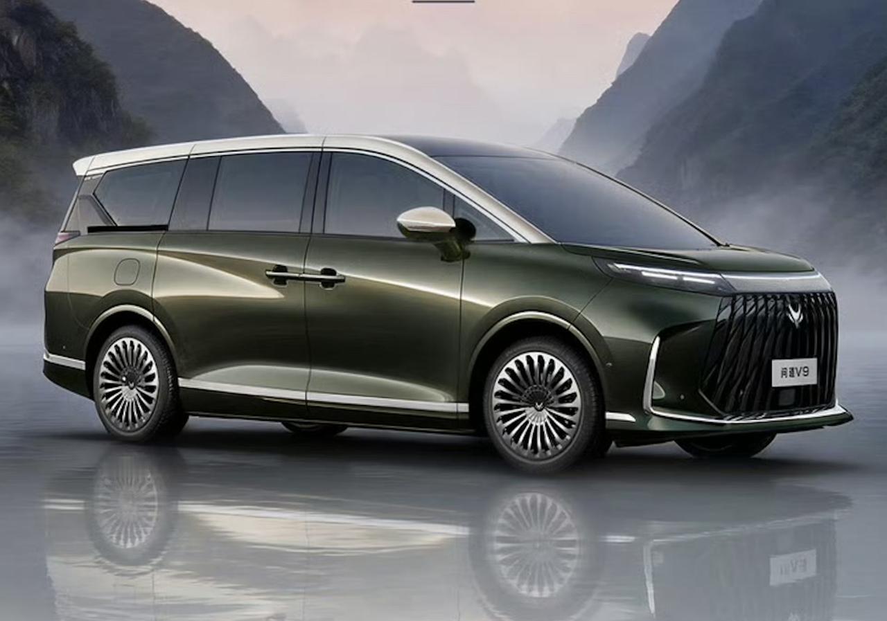 极狐旗下全新中大型MPV问道V9正式定名，这消息一出来就吸引了不少目光。这车尺寸