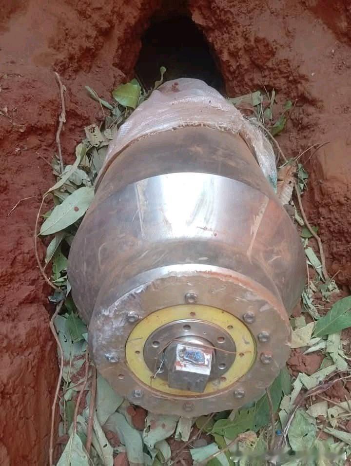 第四枚美军战斧的未爆战斗部被尼日利亚人发现，也就是说美军在12月25日发射的12