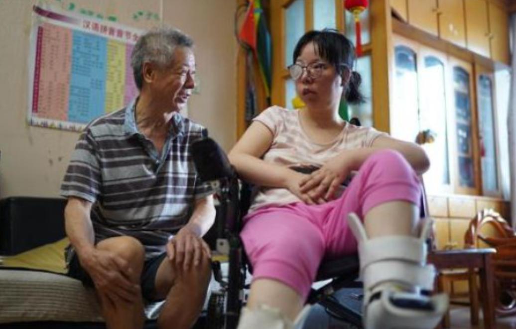 30岁的安徽女博士，孕后不幸瘫痪在床，丈夫始终悉心照料。然而，待她诞下儿子