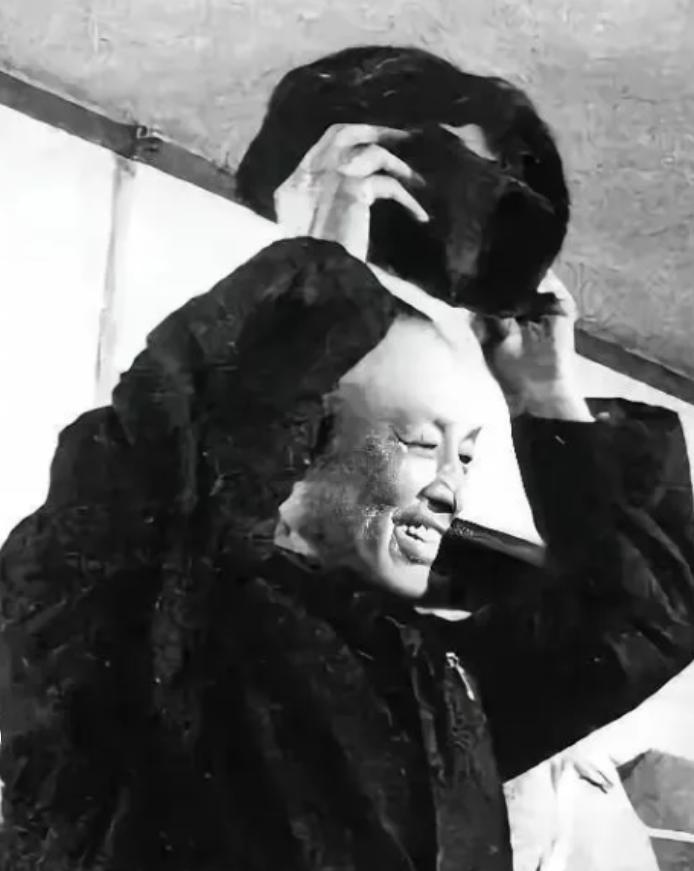 1975年，周养浩被特赦，重获自由后，国家允许他去任何地方，周养浩说：“我想去台