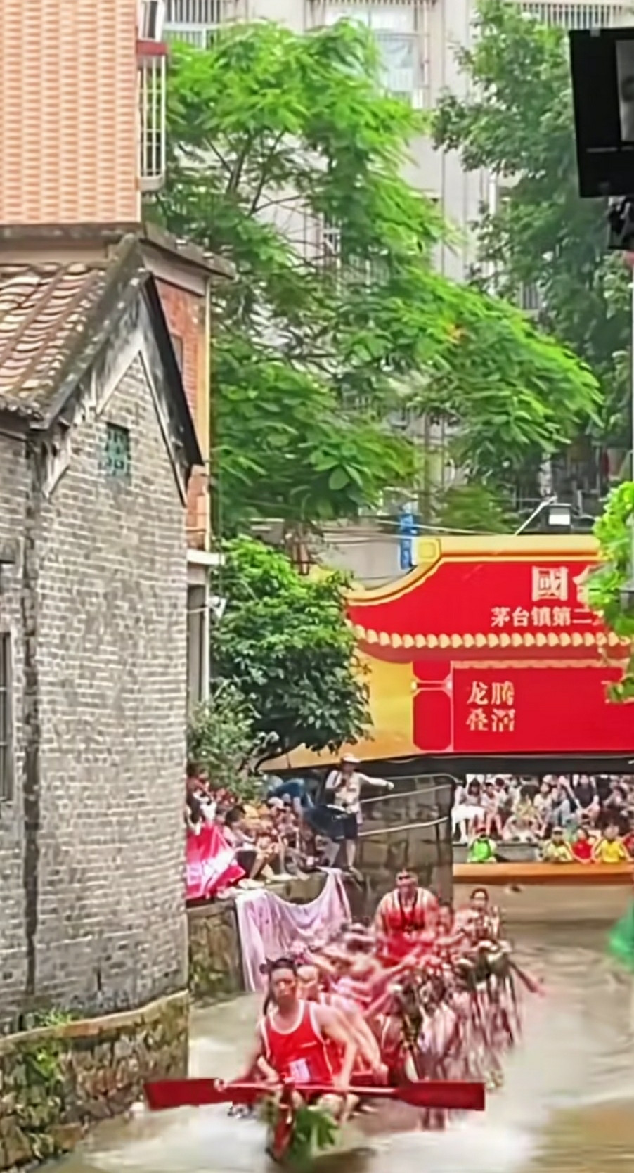 第一个好像是在偷懒。