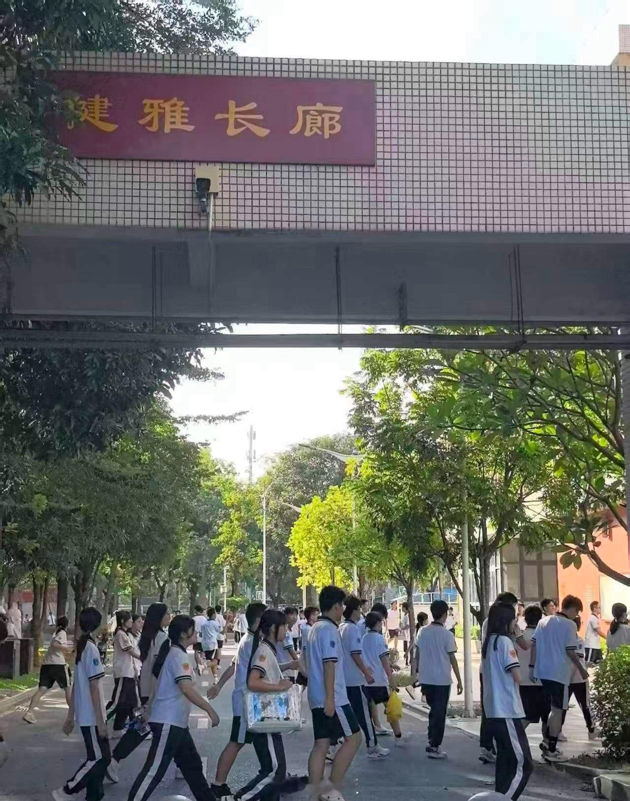 朋友的闺女，坐标广东，物理类，去年高考467分，排名22万多。复读了一年，白瞎了