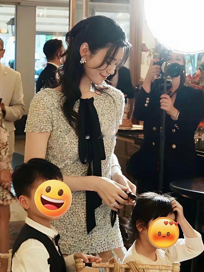 不敢想象何猷君奚梦瑶儿女人生有多幸福赌王之子的爸爸，超模的妈妈