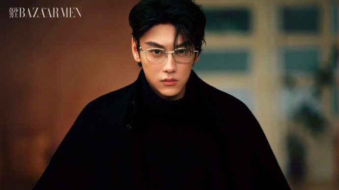 田栩宁黑斗篷满分犹豫帅气感的田栩宁上线啦，田栩宁故事的开展静待破译。期待住正式官