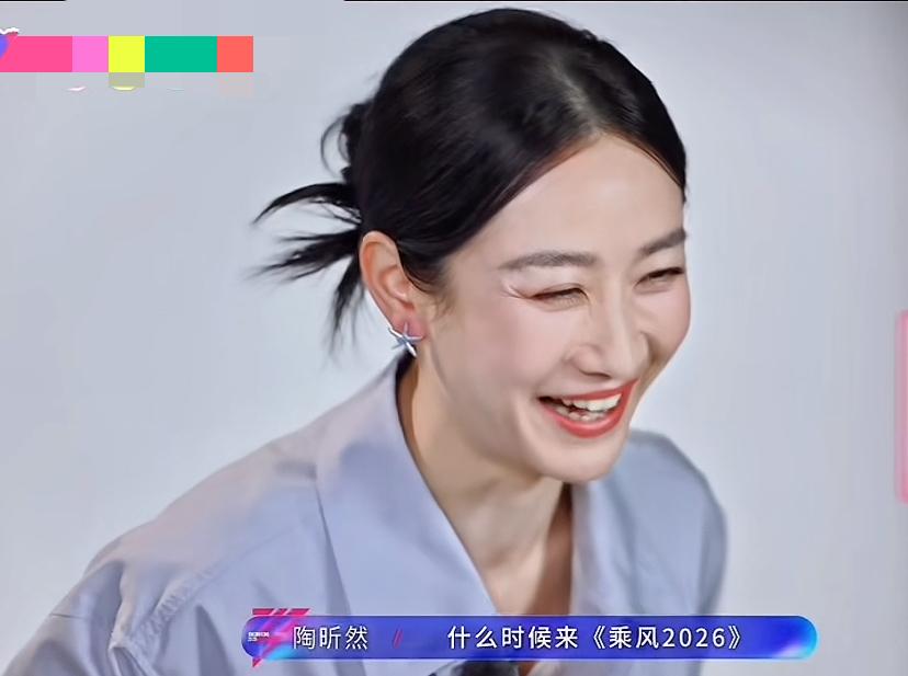 陶昕然问孙俪：你什么时候来浪姐。孙俪：你打开《答案之书》26页。陶昕然：它上