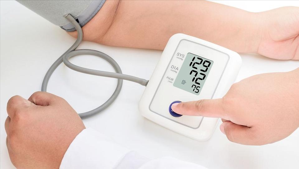 越来越多的人高血压去世！医生含泪苦劝：这4件事，再爱也要戒掉 高血压不是老年