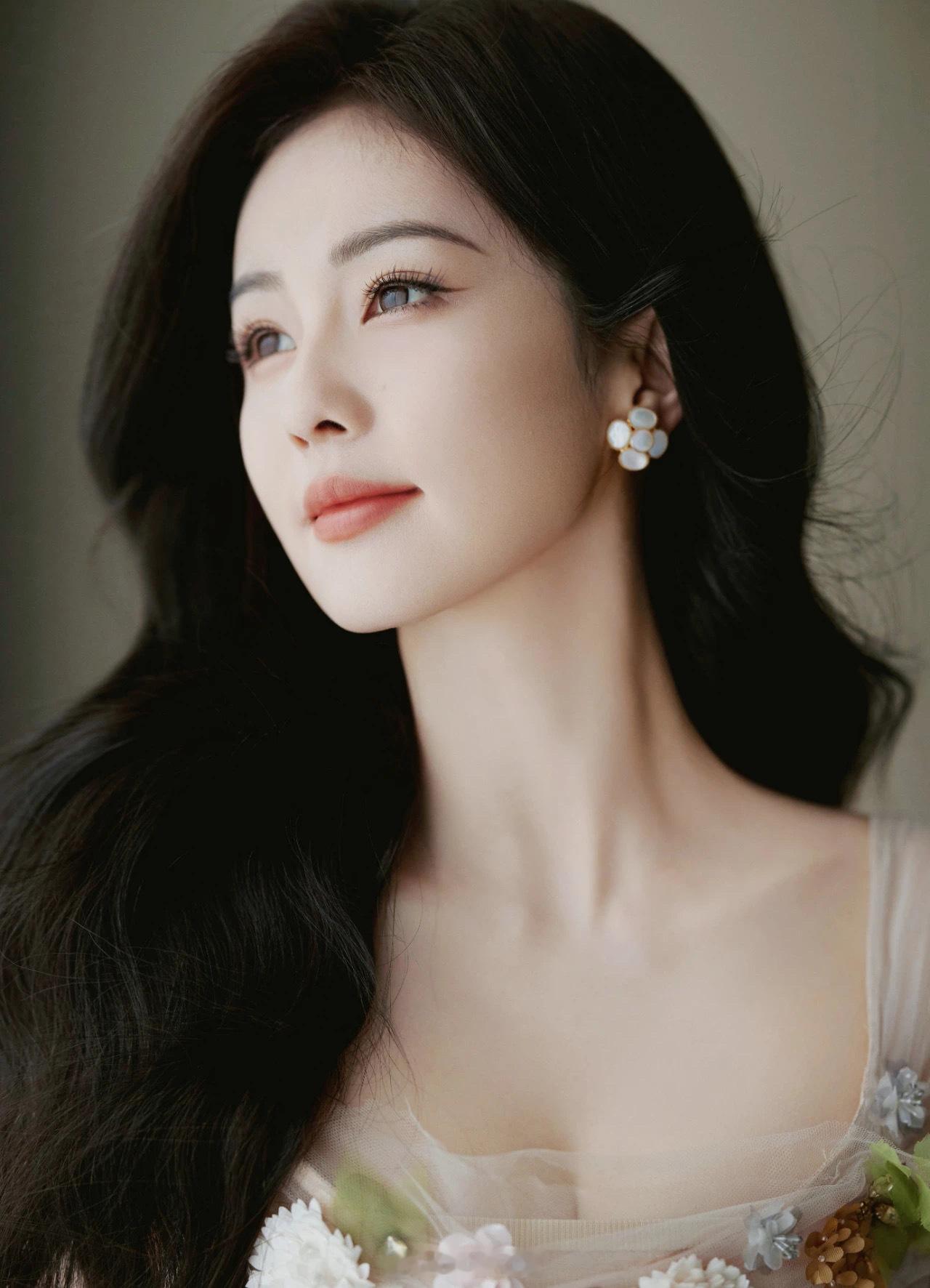 白鹿｜白梦妍｜身穿抹胸纱裙，绝美女神！​​​