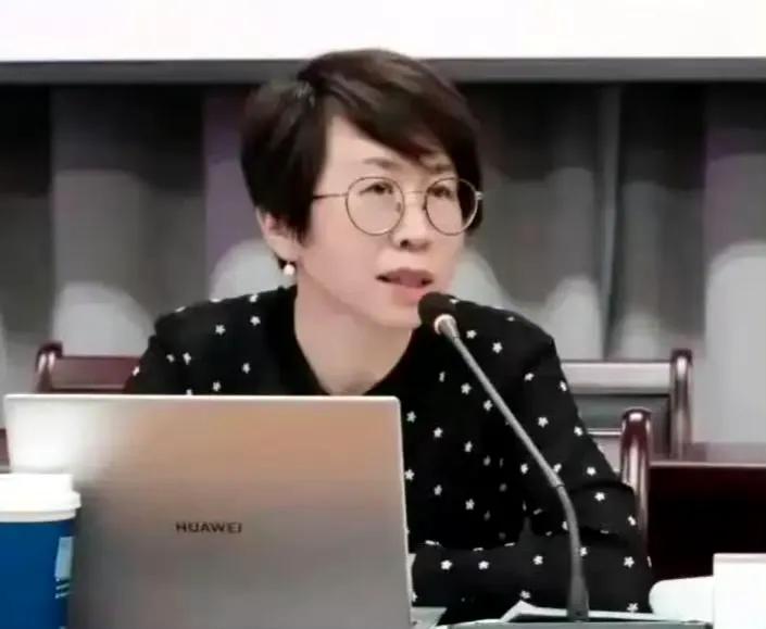 有网友建议：必须明确国内高校的思政、法学、新闻传媒、宗教伦理等人文社科领域的相关