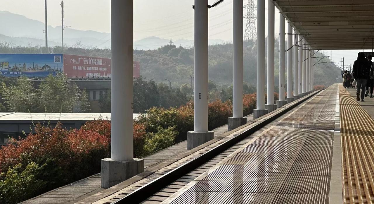 宜兴,从不靠谁带很多人低估了宜兴,这次我们讲清楚它。很多人说宜兴,要么把它放