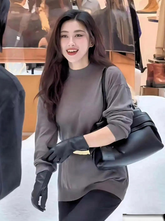 朱珠在澳门被撞见，41岁这状态老好了