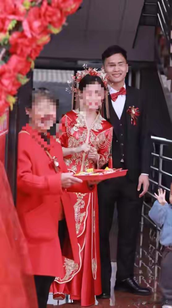 广西迁江镇医院出轨门：肤白貌美医生妻子含泪曝光渣男，全网怒赞离婚证太飒！当信