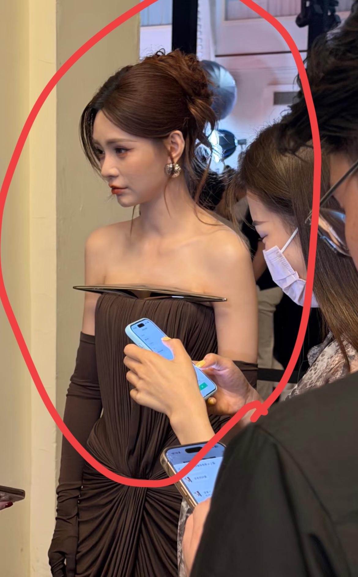 沈梦辰，真的是非常典型的医美产物，不过算得上是效果相当出彩的范本。她先天优势主要