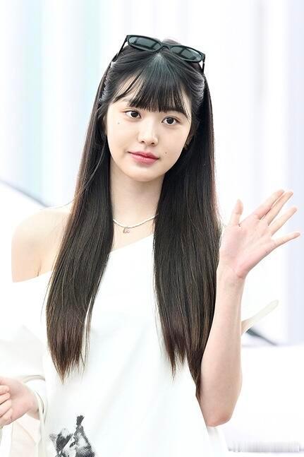IVE今日机场生图怼脸状态张元英、安宥真、直井怜、李瑞今日机场新闻图看起来状态如