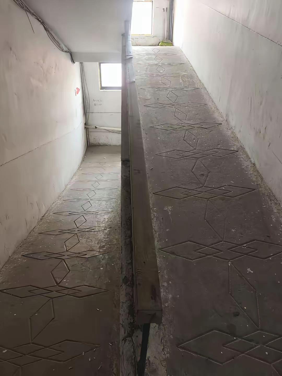 曾经上过一个十二层的住宅楼，就是这种坡道，没有电梯。