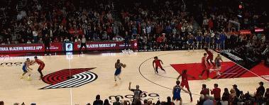 48分，12记三分，然后输掉比赛。这不是玩笑。库里轰下赛季最高分，却在最后3