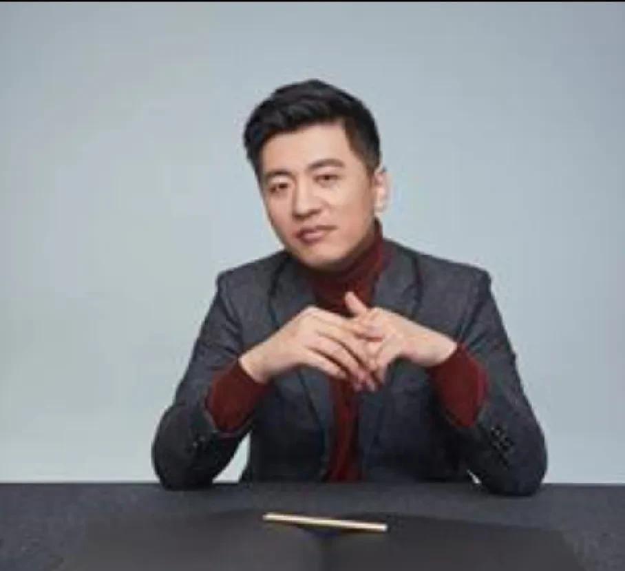 张雪峰，全网唯一一个为了底层百姓的孩子的未来而实话实说的人。一个真正为老百姓孩子