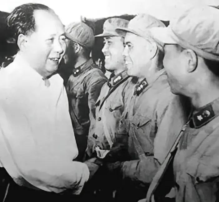 毛主席：“革命不是请客吃饭，不是做文章，不是绘画绣花，不能那样雅致，那样从容不迫