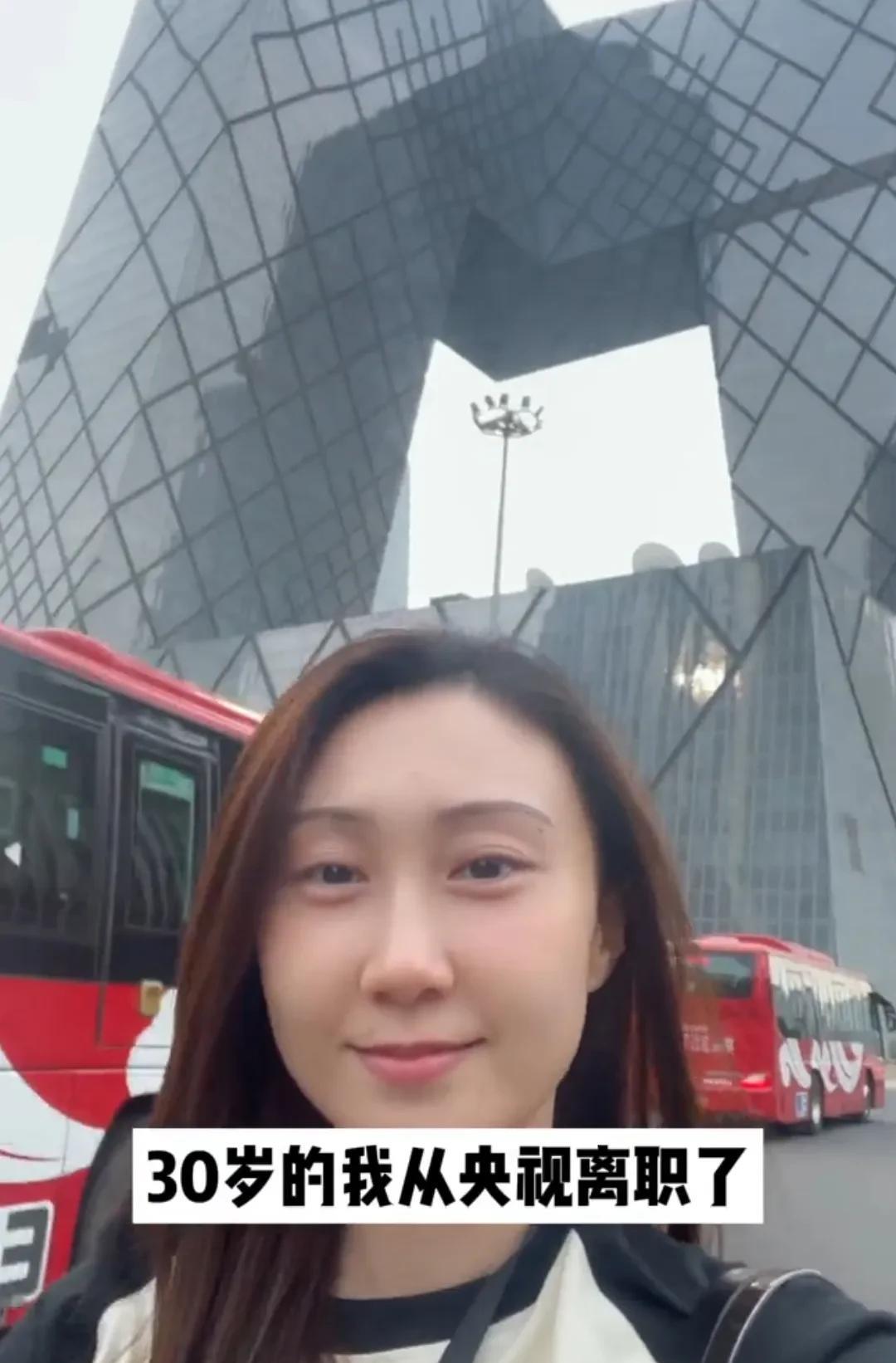 破案了，终于知道水均益女儿离职央视为啥远赴福建定居了。30岁时水亦诗做出了一个