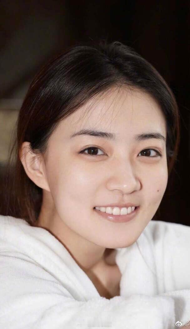 徐璐早期清纯白月光美的​​​