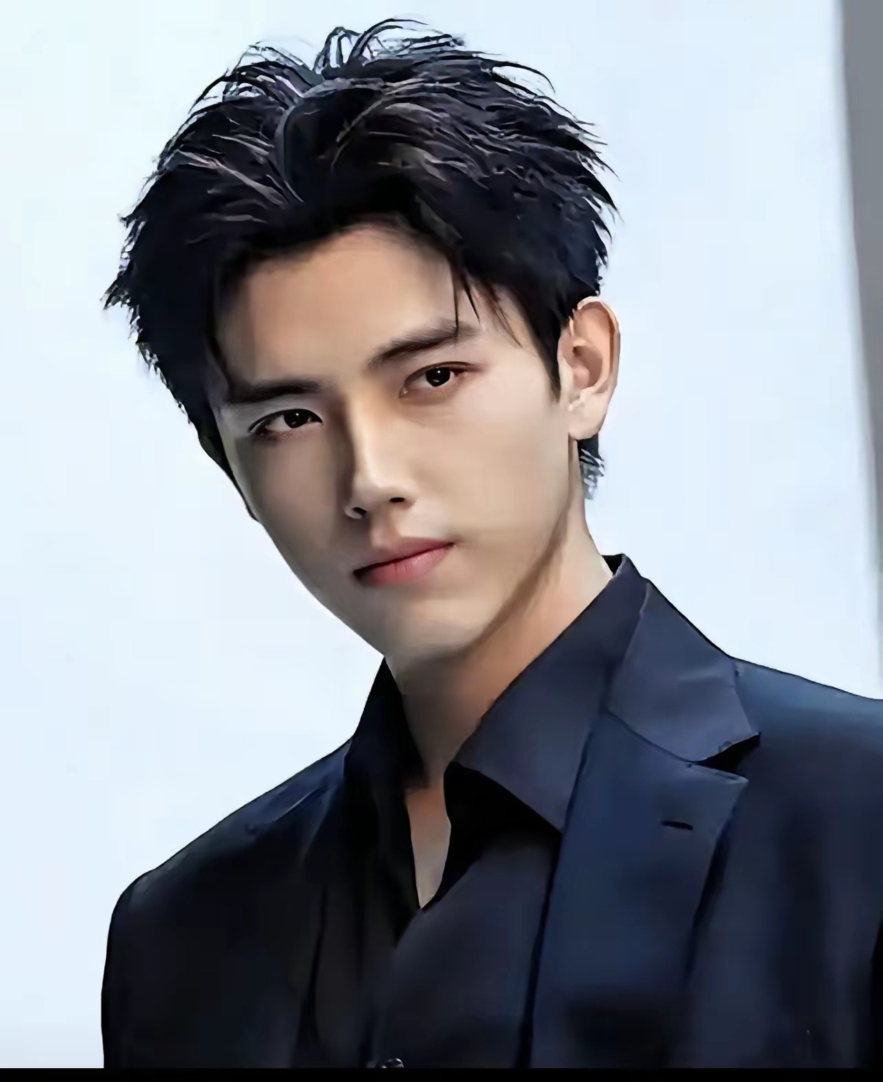 图一张艺谋之子，图二陈凯歌之子。一个正在准备电影（死期将至）开机。一个