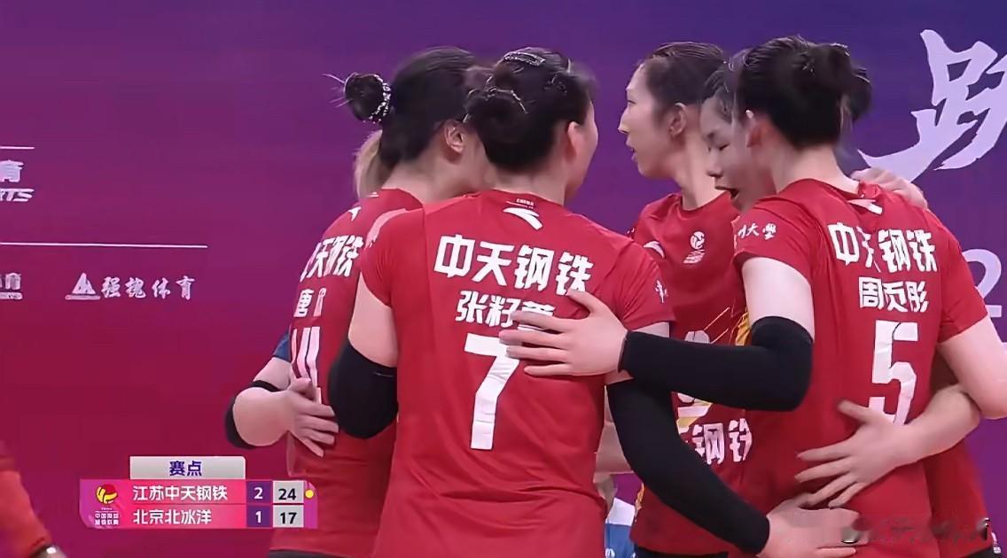 张籽萱这场应该是MVP，充分激活了各个进攻点，人家全华班的江苏女排就是争气，目前