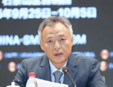 要有自己的特点！马龙和王楚钦都是属于身体比较灵活，偏正手好的球员，樊振东则是突出