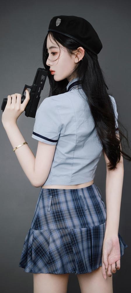 笑话：：小舅子和他媳妇吵架了，正闹离婚，他媳妇一气之下说：“我们下午就去离婚！”