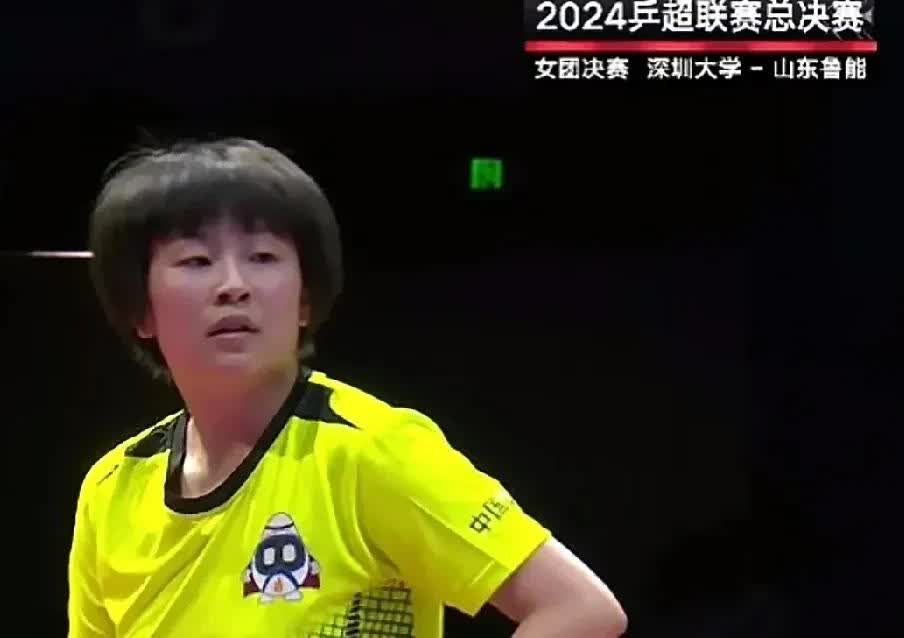 王曼昱把“未来之星”打回现实。一句“还嫩”写在比分牌上。乒超决赛，覃雨萱