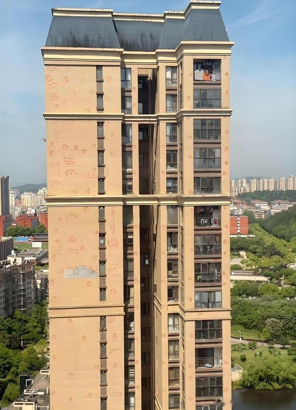 房子建好了，居然忘了擦。​​​